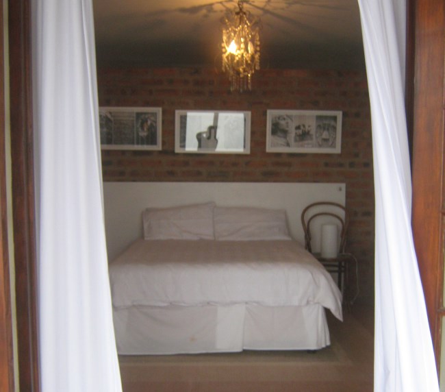 rooms with a view bedroom 650x572